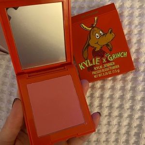 KYLIE GRINCH BLUSH